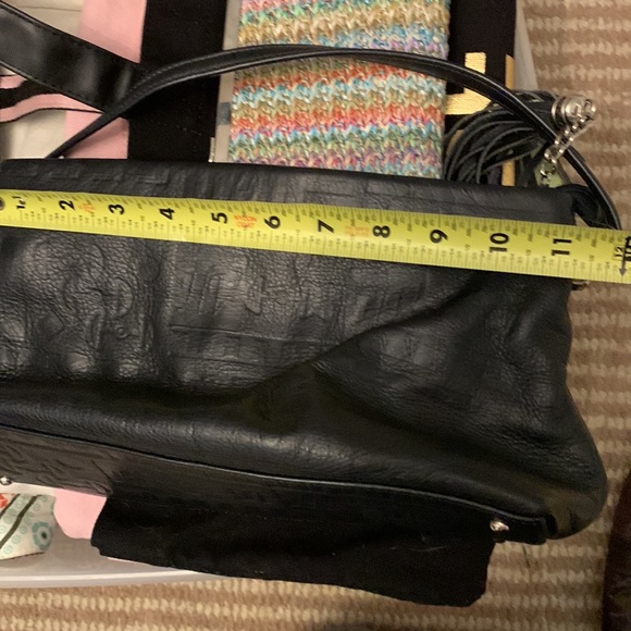 Woman’s black leather shoulder bag by Due Fratelli - Picture 8 of 10